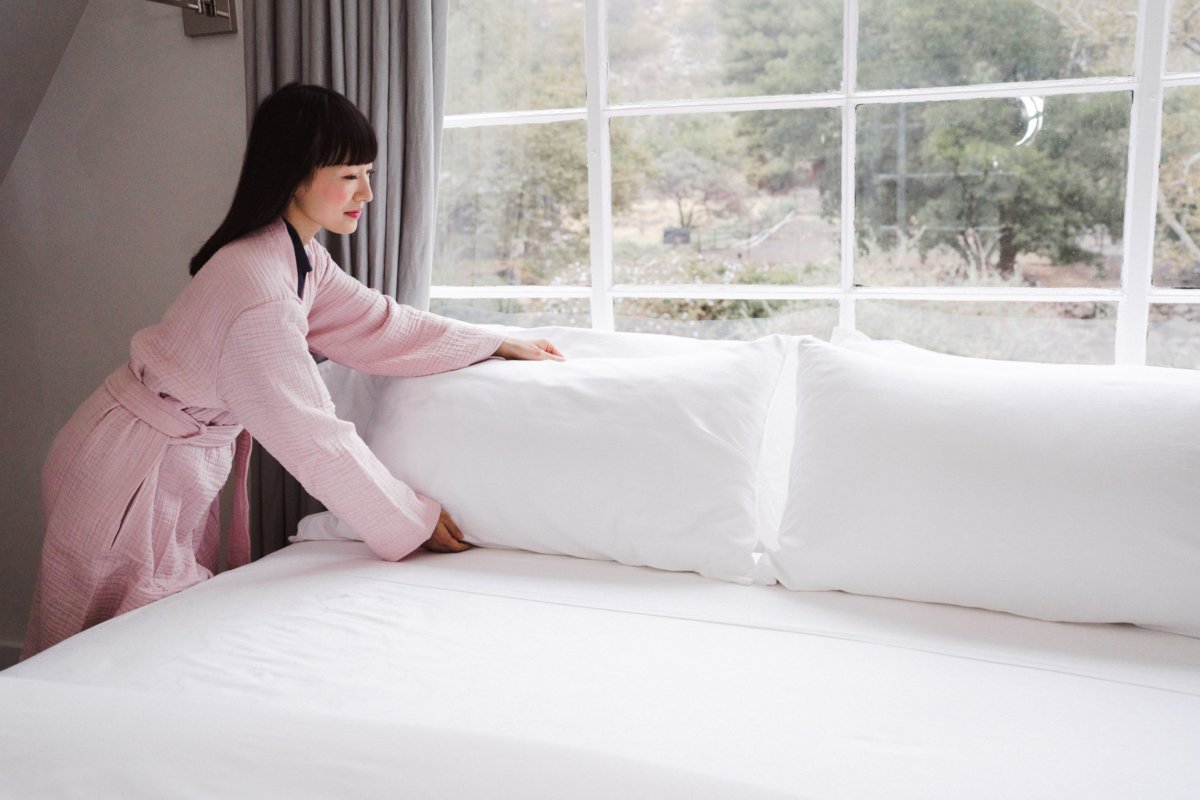Marie-kondo-white-bed